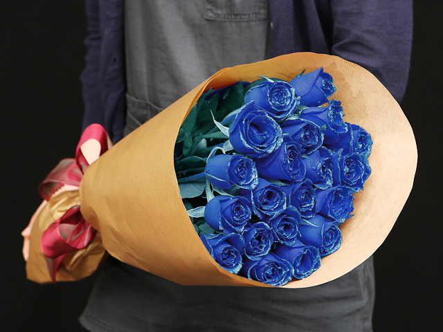 ２２本の青い煌薔薇の花束～きらきら輝くバラの宝石（花言葉カード付き） 【送料一律1800円（※一部地域を除く）】 フラワーショップ花夢