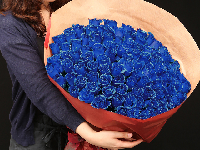 １０８本の青い煌薔薇の花束 きらきら輝くバラの宝石 花言葉カード付き 送料一律1800円 一部地域を除く フラワーショップ花夢