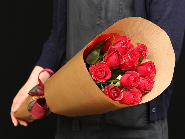 １１本の煌薔薇の花束～きらきら輝くバラの宝石（花言葉カード付き） 【送料一律1800円（※一部地域を除く）】 フラワーショップ花夢